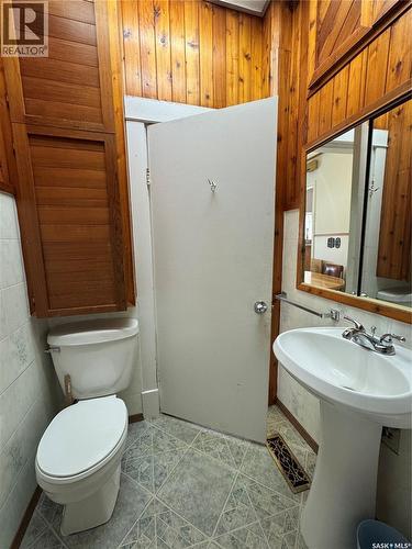 218 4Th Street E, Wynyard, SK - Indoor Photo Showing Bathroom