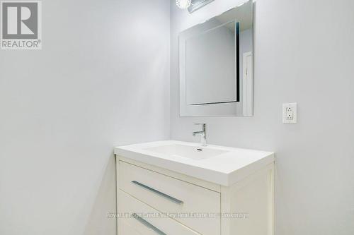 Bathroom Rear - 3Pc - 376 Hansen Road N, Brampton (Madoc), ON - Indoor Photo Showing Bathroom