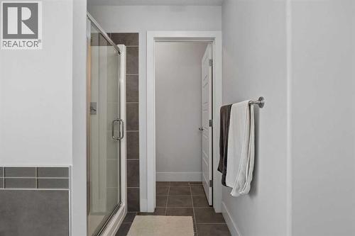 184 Magenta Crescent, Chestermere, AB - Indoor Photo Showing Bathroom