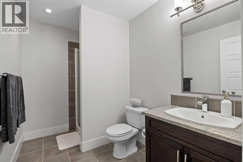 full bath down - 184 Magenta Crescent, Chestermere, AB - Indoor Photo Showing Bathroom