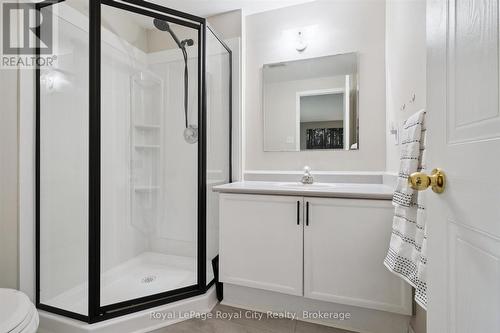 487 Flannery Drive, Centre Wellington (Fergus), ON - Indoor Photo Showing Bathroom