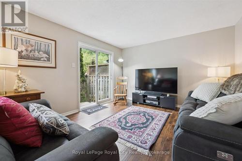 487 Flannery Drive, Centre Wellington (Fergus), ON - Indoor Photo Showing Living Room