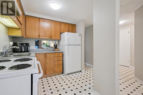 487 Flannery Drive, Centre Wellington (Fergus), ON - Indoor Photo Showing Kitchen