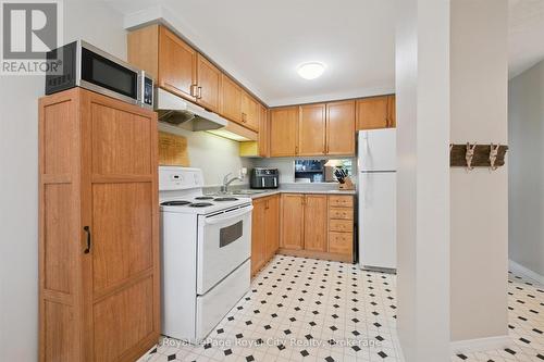 487 Flannery Drive, Centre Wellington (Fergus), ON - Indoor Photo Showing Kitchen