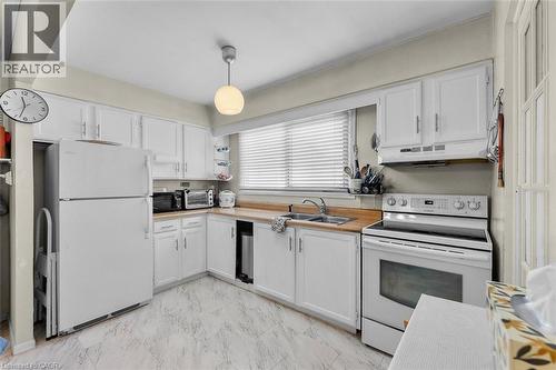 7001 Casey Street Unit# 29, Niagara Falls, ON - Indoor Photo Showing Kitchen With Double Sink