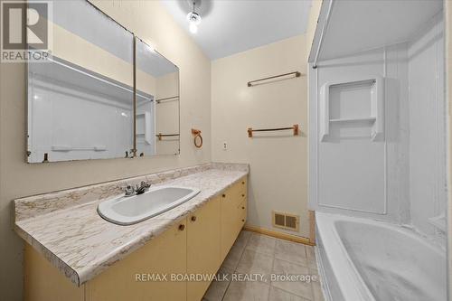 825 De Salaberry Street, Ottawa, ON - Indoor Photo Showing Bathroom