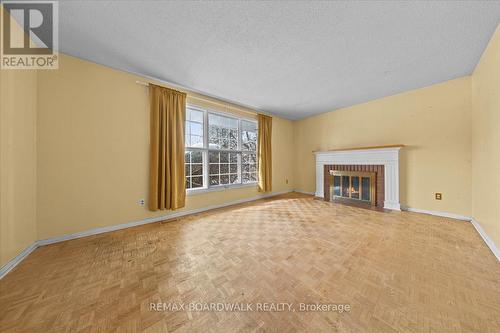 825 De Salaberry Street, Ottawa, ON - Indoor Photo Showing Living Room With Fireplace