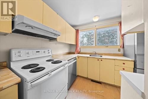 825 De Salaberry Street, Ottawa, ON - Indoor Photo Showing Kitchen