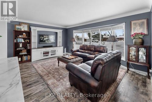 Bay Window in Living Room - 6970 Concord Crescent, Niagara Falls (Arad/Fallsview), ON - Indoor Photo Showing Living Room