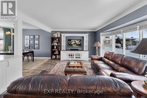 Living Room - 6970 Concord Crescent, Niagara Falls (Arad/Fallsview), ON - Indoor Photo Showing Living Room