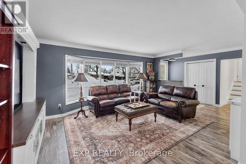 Living Room - 6970 Concord Crescent, Niagara Falls (Arad/Fallsview), ON - Indoor Photo Showing Living Room