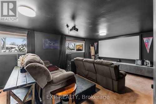 Media Room--family movie night or the big game! - 6970 Concord Crescent, Niagara Falls (Arad/Fallsview), ON - Indoor