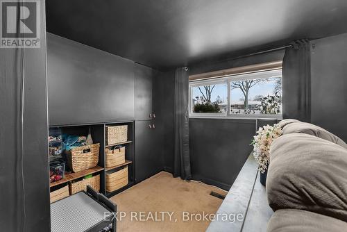 Room for Toys / Large Above-Grade Windows - 6970 Concord Crescent, Niagara Falls (Arad/Fallsview), ON - Indoor