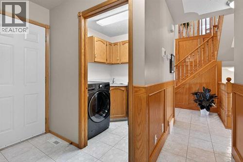 116 Hampshire Grove Nw, Calgary, AB - Indoor Photo Showing Laundry Room