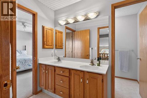 116 Hampshire Grove Nw, Calgary, AB - Indoor Photo Showing Bathroom