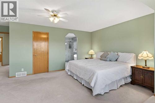 116 Hampshire Grove Nw, Calgary, AB - Indoor Photo Showing Bedroom