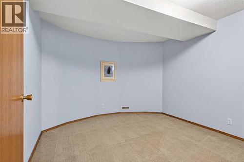 116 Hampshire Grove Nw, Calgary, AB - Indoor Photo Showing Other Room