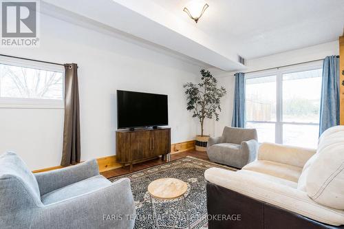 3 Courtland Street, Orillia, ON - Indoor Photo Showing Living Room