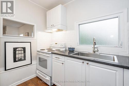 3 Courtland Street, Orillia, ON - Indoor Photo Showing Kitchen