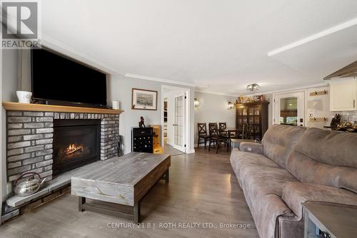 1 Maple Crescent, Oro-Medonte, ON - Indoor Photo Showing Living Room With Fireplace
