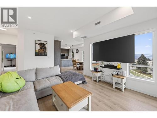 1405 Springhill Drive Unit# 3405, Kamloops, BC - Indoor Photo Showing Living Room