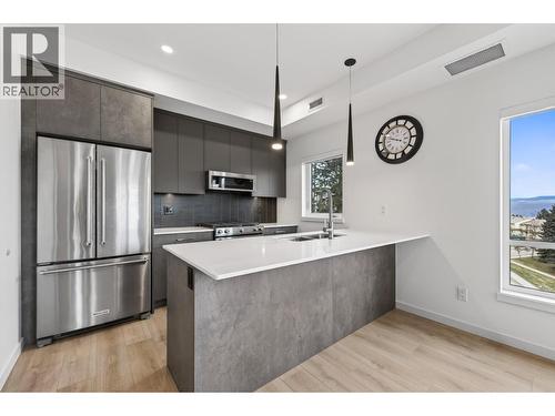 1405 Springhill Drive Unit# 3405, Kamloops, BC - Indoor Photo Showing Kitchen With Stainless Steel Kitchen With Upgraded Kitchen