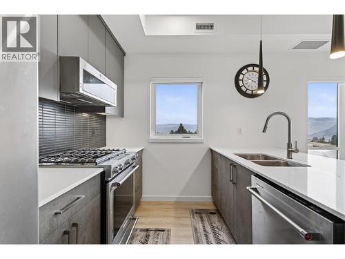 1405 Springhill Drive Unit# 3405, Kamloops, BC - Indoor Photo Showing Kitchen With Double Sink With Upgraded Kitchen