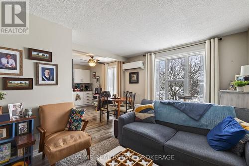 68 Forest Street, Aylmer, ON - Indoor Photo Showing Living Room