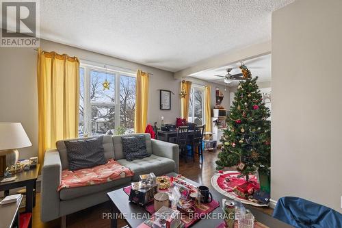 68 Forest Street, Aylmer, ON - Indoor Photo Showing Living Room