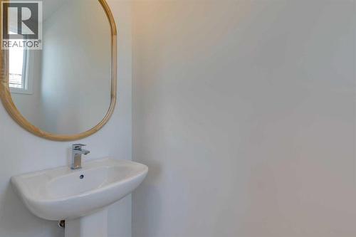 98 Agate Road, Cochrane, AB - Indoor Photo Showing Bathroom