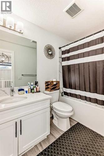 6 Corner Meadows Grove Ne, Calgary, AB - Indoor Photo Showing Bathroom