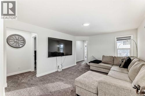 6 Corner Meadows Grove Ne, Calgary, AB - Indoor Photo Showing Living Room