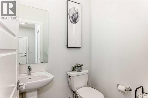 6 Corner Meadows Grove Ne, Calgary, AB - Indoor Photo Showing Bathroom