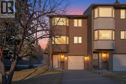 112 Glamis Terrace SW  Calgary, AB T3E 6V3