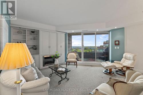 509 - 65 Port Street E, Mississauga, ON - Indoor Photo Showing Living Room