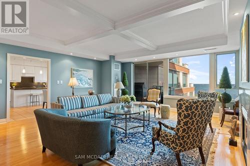 509 - 65 Port Street E, Mississauga, ON - Indoor Photo Showing Living Room