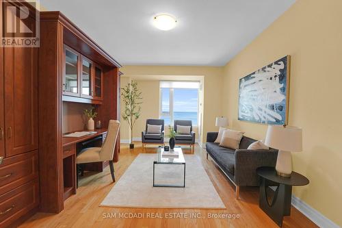 509 - 65 Port Street E, Mississauga, ON - Indoor Photo Showing Living Room