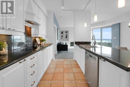 509 - 65 Port Street E, Mississauga, ON - Indoor Photo Showing Kitchen With Double Sink