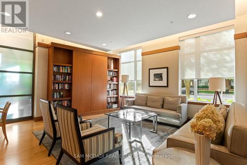 509 - 65 Port Street E, Mississauga, ON - Indoor Photo Showing Living Room