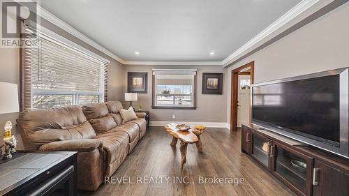 6 Decou Road, Norfolk, ON - Indoor Photo Showing Living Room