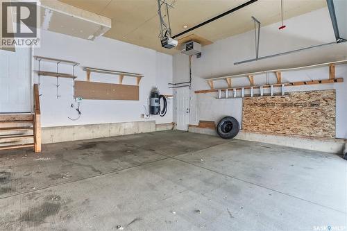 607 Beckett Crescent, Saskatoon, SK - Indoor Photo Showing Garage
