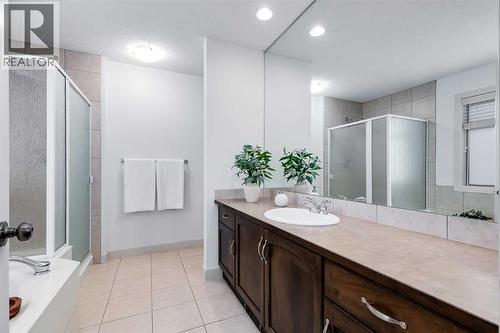 31 St Moritz Terrace Sw, Calgary, AB - Indoor Photo Showing Bathroom
