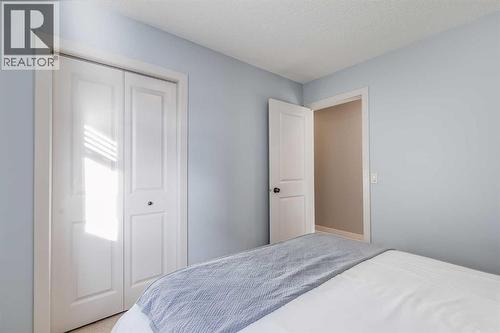 31 St Moritz Terrace Sw, Calgary, AB - Indoor Photo Showing Bedroom