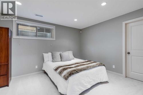 31 St Moritz Terrace Sw, Calgary, AB - Indoor Photo Showing Bedroom