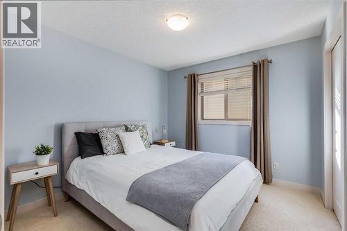 31 St Moritz Terrace Sw, Calgary, AB - Indoor Photo Showing Bedroom