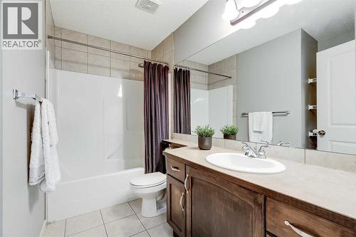 31 St Moritz Terrace Sw, Calgary, AB - Indoor Photo Showing Bathroom