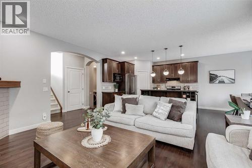 31 St Moritz Terrace Sw, Calgary, AB - Indoor Photo Showing Living Room