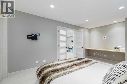 31 St Moritz Terrace Sw, Calgary, AB - Indoor Photo Showing Bedroom
