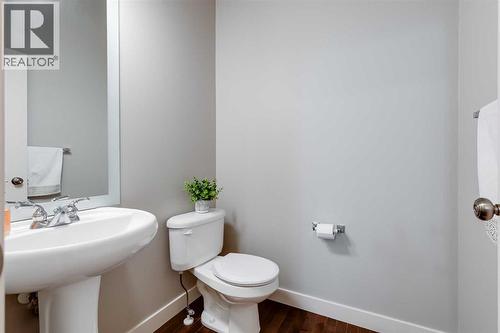 31 St Moritz Terrace Sw, Calgary, AB - Indoor Photo Showing Bathroom