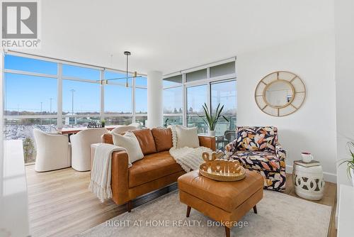 711 - 1600 Charles Street, Whitby (Port Whitby), ON - Indoor